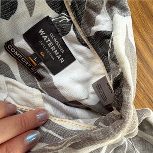 Quiksilver Waterman Black White Floral Aloha Button Down Shirt Men’s Size Large